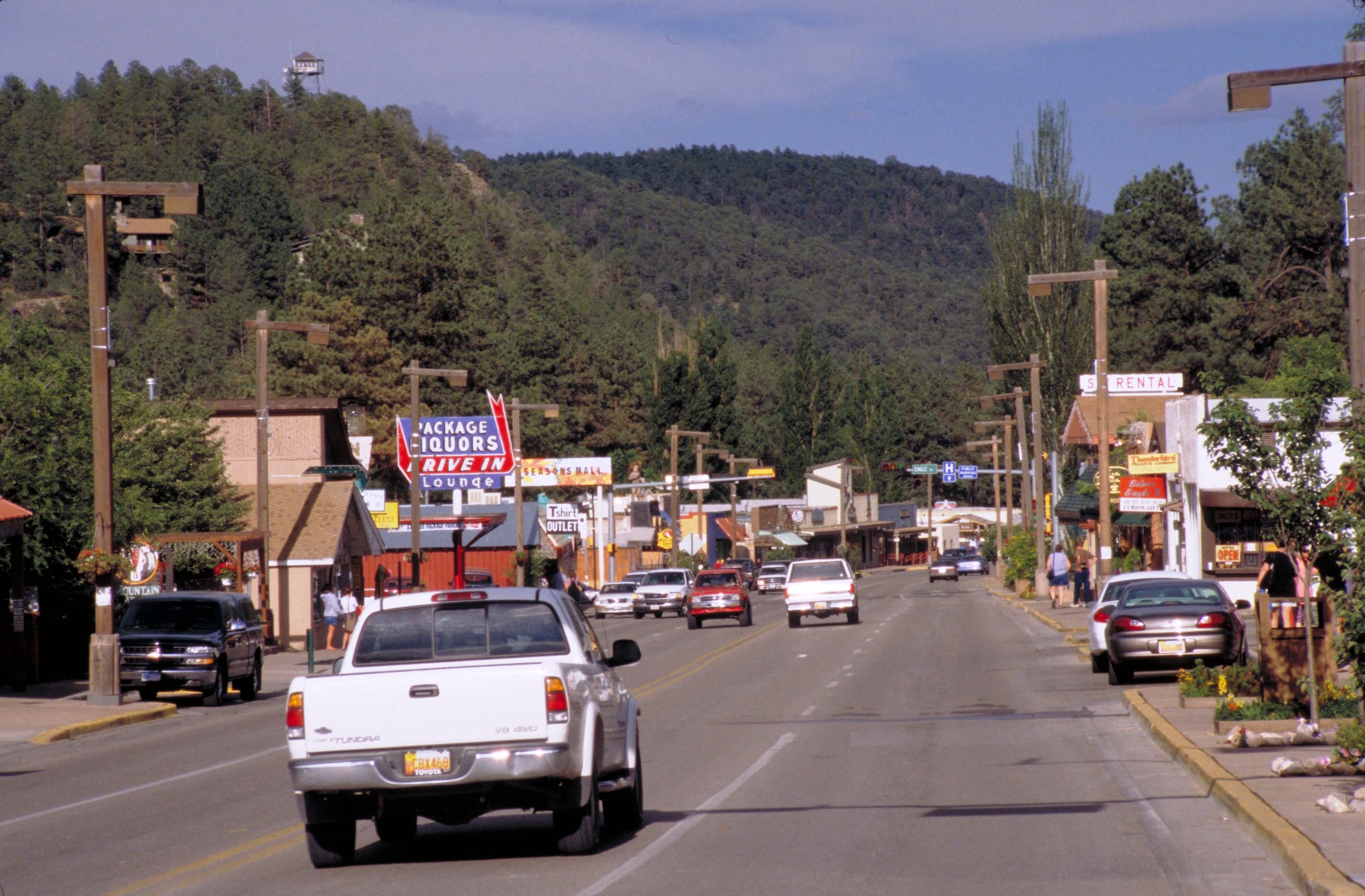 Commercial district of downtown Ruidoso, New Mexico with storefronts along the main road