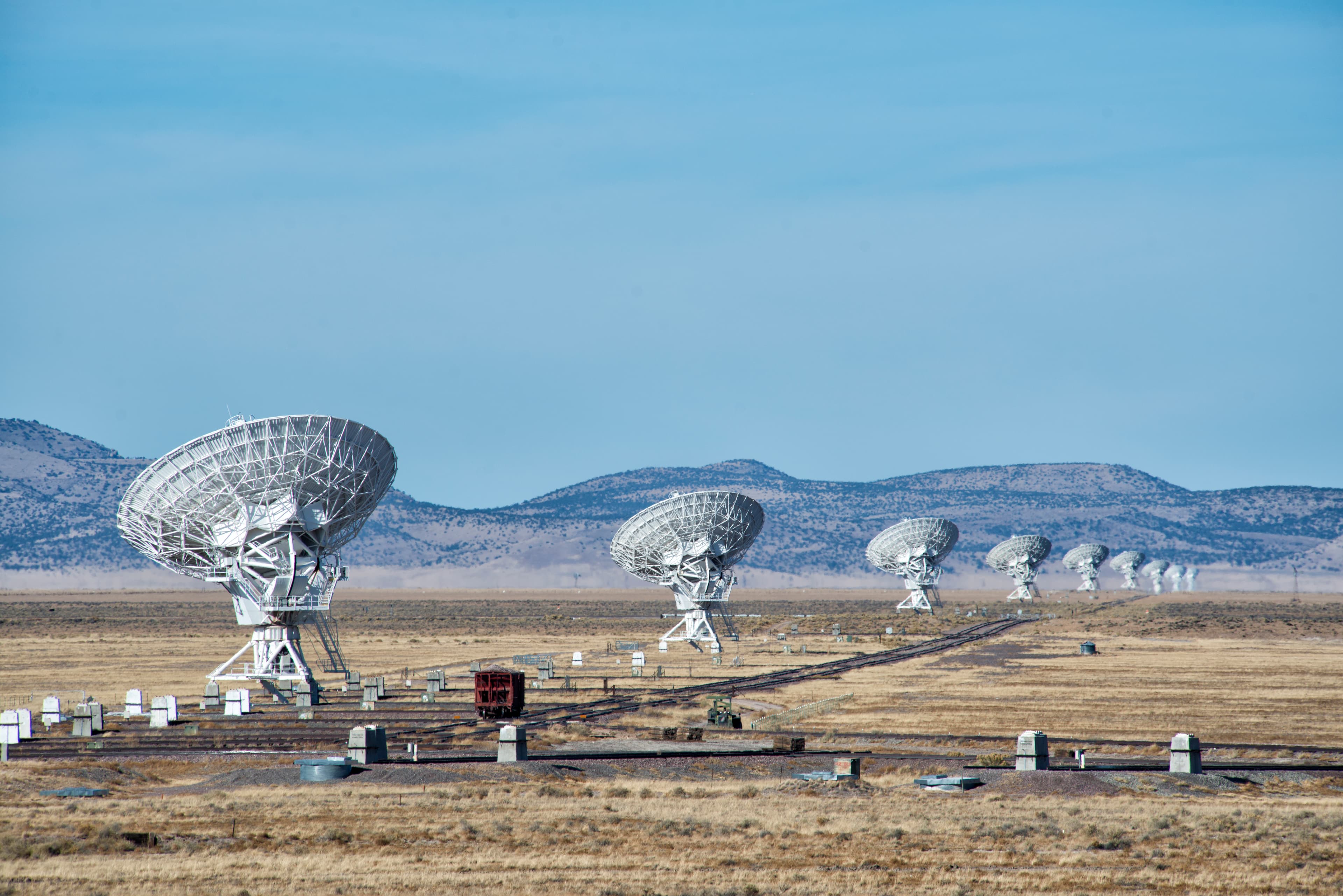 The Very Large Array radio telescope dishes lined up on the Plains of San Agustin, New Mexico