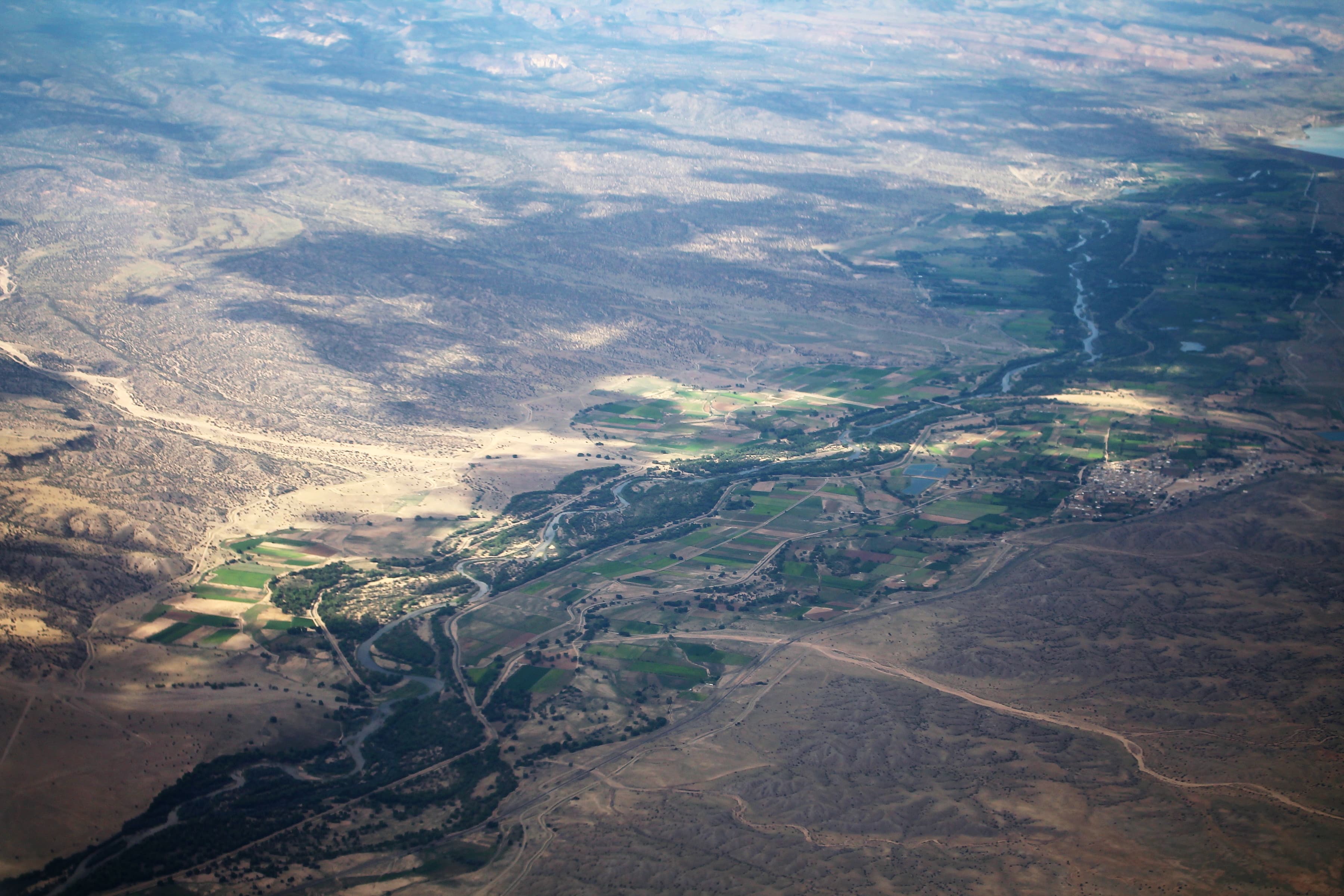 Aerial photograph of Kewa Pueblo (formerly Santo Domingo Pueblo) and the Rio Grande in Sandoval County, New Mexico